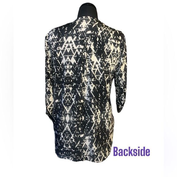 🐘Renee C printed Top (V Neck Style) - Picture 3 of 3